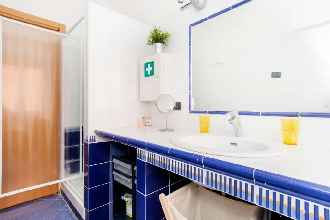 Domus Appio Claudio Daire Roma 0*,  İtalya